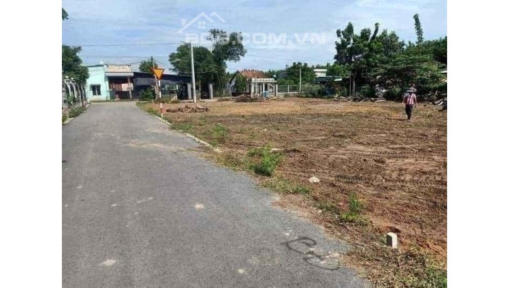 BANH NHANH 205M2 NGAY KCN, DƯỜNG 12M, DÂN CƯ ĐÔNG, SỔ RIÊNG GIÁ 330 TRIỆU