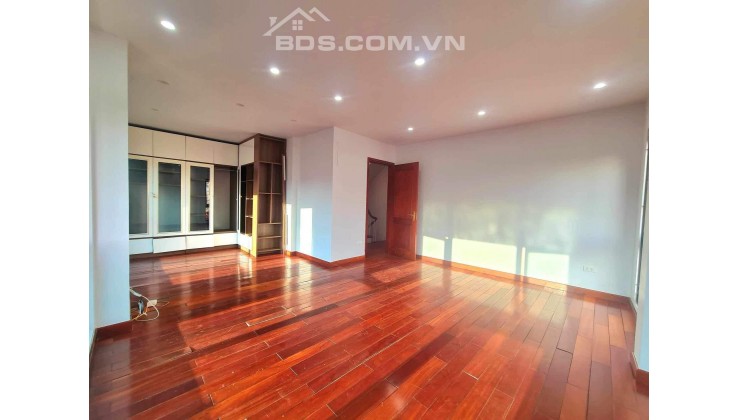 Bán nhà đường Hoàng Quốc Việt, 60m2, 6T, MT8m, TM, ô tô tránh, ở sướng. Giá 15.8 tỷ