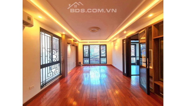 Bán nhà đường Hoàng Quốc Việt, 60m2, 6T, MT8m, TM, ô tô tránh, ở sướng. Giá 15.8 tỷ