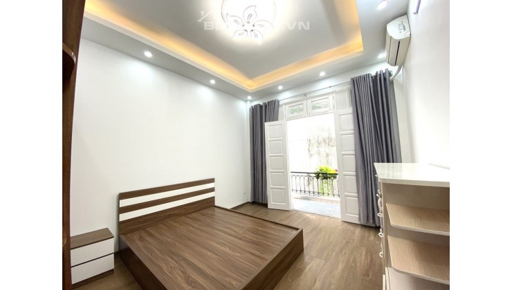 Bán nhà Trung Kính 50m2 4T ở luôn 6.5 Tỷ chính chủ có thương lượng