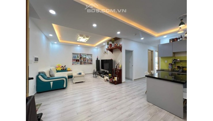 0582.VT Đường 18 Bình Tân Nhà 4 Tầng 80m2 , Sân Trước Đậu Ô tô Đừơng 8m có lề 2 bên Chưa Tới 6 tỷ