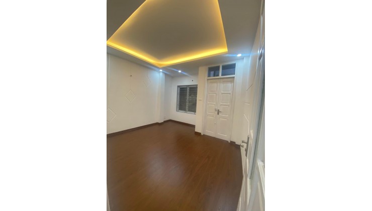 Bán nhà 5 tầng khu vực đường Láng, 40m2 giá 4.699 tỷ