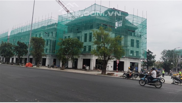 Cho thuê shophouse kinh doanh mặt đường 51m tại khu đô thị Vinhomes 6 triệu/ tháng