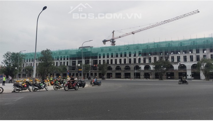 Cho thuê shophouse kinh doanh mặt đường 51m tại khu đô thị Vinhomes 6 triệu/ tháng