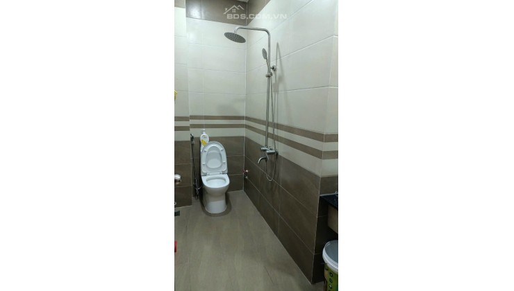 Hạ giá gần 1 tỷ bán gấp nhà 70m2 x 4 tầng tại quận 12 chỉ 5.6 tỷ. Lh:0909585077