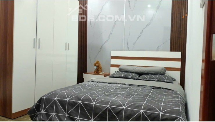 Hạ giá gần 1 tỷ bán gấp nhà 70m2 x 4 tầng tại quận 12 chỉ 5.6 tỷ. Lh:0909585077