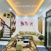 Nhà mới đẹp mặt tiền 5m tặng nội thất Phố Kim giang hơn 4 tỷ oto đỗ cổng