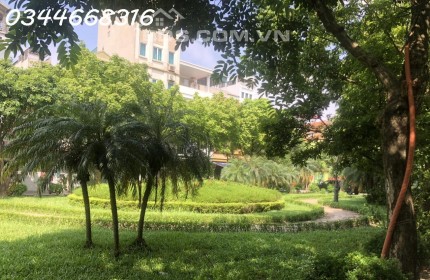 Nhà phân lô phố Cổ Linh, vỉa hè, ô tô tránh, view công viên, hiếm nhà bán