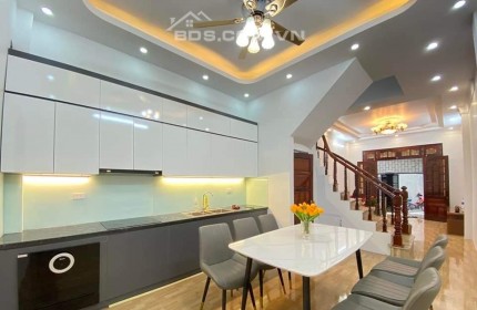 Bán nhà Trung Kính 50m2 4T ở luôn 6.5 Tỷ chính chủ có thương lượng