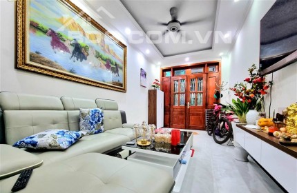 Bán Nhà Phường Thạch Bàn, Ngõ Thông Ôtô Vào Nhà, 10m ÔTô Tránh, 38m2, 5 Tầng, Nhỉnh 3 Tỷ.