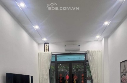 Bán nhà Tôn Đức Thắng,59M x4 tầng,MT4.2M ,ngõ thông tứ tung,2 thoáng trước sau,giao thông thuận tiện. Lh 0393561315