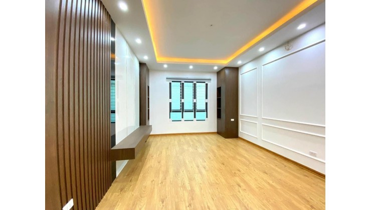 Căn nhà mặt ngõ kinh doanh văn phòng, oto qua nhà 40m2 x 5 tầng giá 7 tỷ