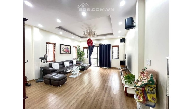 nhà đẹp lô góc Nguyễn Văn Cừ, 65m x 5tầng, gara, ô chờ thang máy