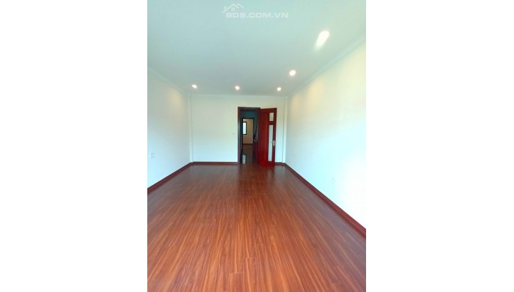 BÁN GẤP NHÀ THẠCH BÀN 3.95 TỶ 60m x 5 TẦNG - SỔ ĐỎ VUÔNG ĐÉT