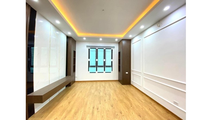 Căn nhà mặt ngõ kinh doanh văn phòng, oto qua nhà 40m2 x 5 tầng giá 7 tỷ