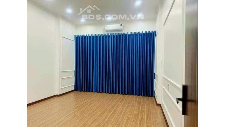 BÁN NHÀ GẦN TRƯỜNG ĐẠI HỌC BÁCH KHOA HAI BÀ TRƯNG DT:35M2 5 TẦNG 3 NGỦ MT:4.5M GIÁ: 4 x TỶ 50M RA MẶT PHỐ RA ÔTÔ