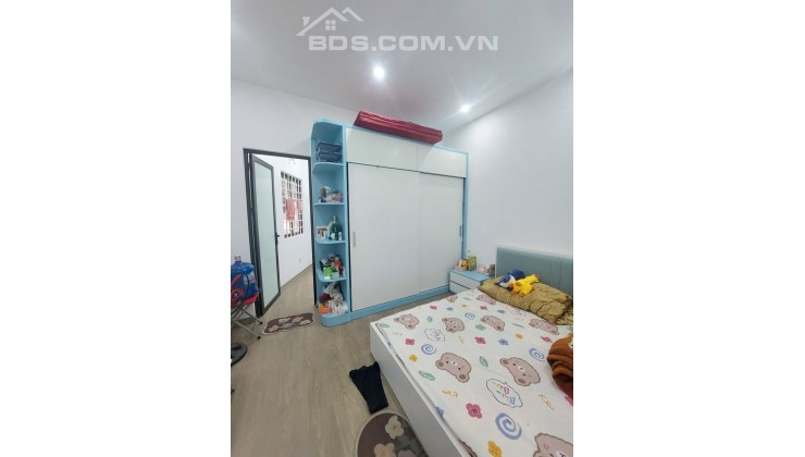 Bán nhà Đội Cấn, 30m2, 3 tầng, 3.1 tỷ.