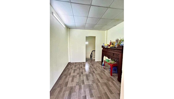 Bán nhà khu vực Đống Đa, Cát Linh 30m2 x 5 tầg, 10m ra đường oto tránh