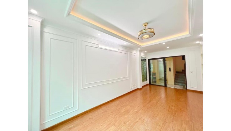 Nhà ở ngay, 6 tầng thang máy 42m2 giá 7.2 tỷ ( có thương lượng) khu vực Tây Hồ