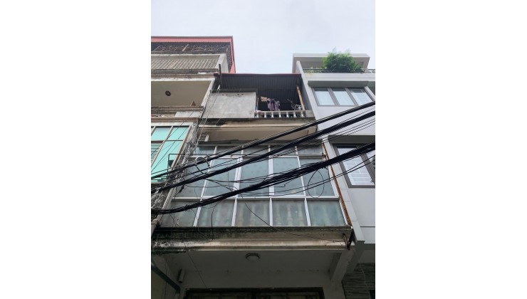 Bán nhà cũ khu vực Ba Đình, Hoàng Hoa Thám. 40m2 giá 4.2 tye