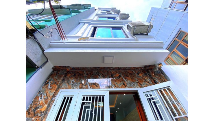 Nhà ở ngay, 6 tầng thang máy 42m2 giá 7.2 tỷ ( có thương lượng) khu vực Tây Hồ