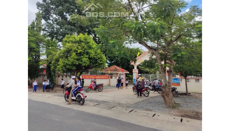 Bán lỗ miếng đất Khu trung tâm hành chính Bình Dương, gần chợ và UBND, đường nhựa, thổ cư 100%, SHR