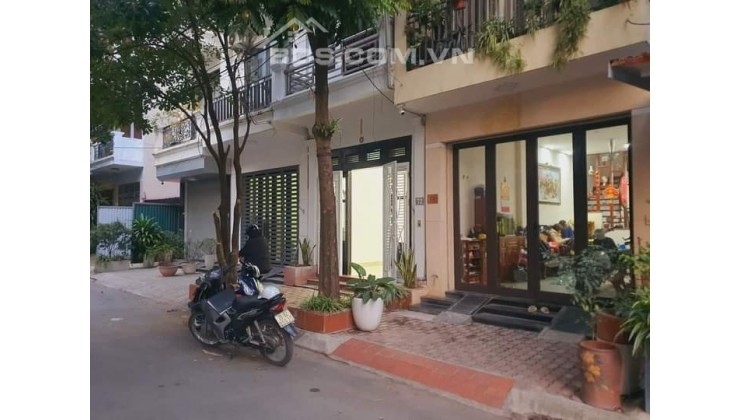 Chính chủ cần bán nhà 5 tầng trung tâm văn Phú Ví trị thuận lợi di chuyển ra mọi hướng, không kẹt xe, đường thoáng…