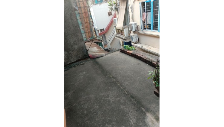 Bán Nhà  E4 Tập Thể Bách Khoa (Chính Chủ) 40m2