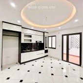 TRUNG TÂM ĐỐNG ĐA - NGÃ TƯ SỞ - NHÀ MỚI KOONG 5 TẦNG THANG MÁY - TRƯỚC NHÀ SH QUAY ĐẦU - SỔ VUÔNG ĐẸP