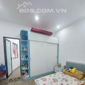 Bán nhà Đội Cấn, 30m2, 3 tầng, 3.1 tỷ.