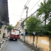 Bán nhà Ngọc Thuỵ, Dt 32m, 3 tầng, 2 ngủ, giá hơn 2 tỷ.