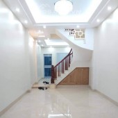Cho thuê nhà ngõ 78 phố Duy Tân, DT 55m2 x 5 tầng ngõ rộng, có ĐH, NL, Bếp, Tủ Lạnh