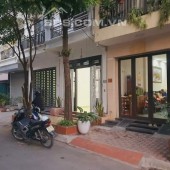 Chính chủ cần bán nhà 5 tầng trung tâm văn Phú Ví trị thuận lợi di chuyển ra mọi hướng, không kẹt xe, đường thoáng…