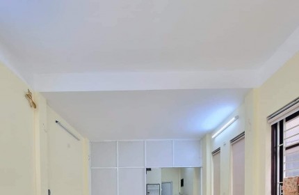 Bán nhà khu vực Cầu Giấy, đường Khúc Thừa Dụ. 55m2 giá 10.3 tỷ