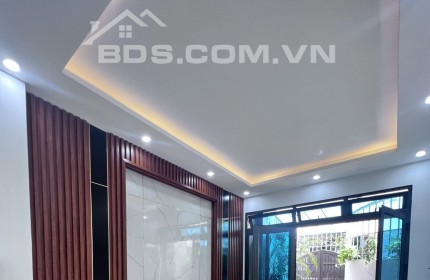 Bán Gấp Nhà Đường Kim Mã Full nội thất 40m2 5tầng MT 4m hơn 5 tỷ.