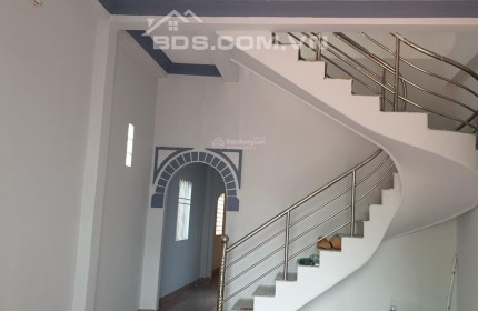 Cho Thuê Nhà Nguyên Căn Có Sân Đậu Xe Hơi, Gần Xuyên Á, Hóc Môn, Diện Tích 236m², Giá 9,9 Triệu