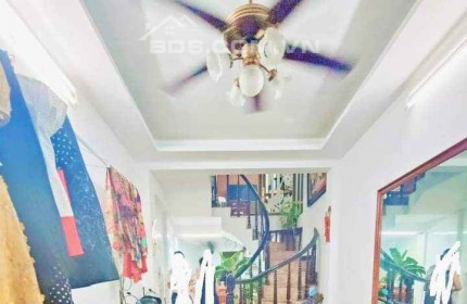 TÀI CHÍNH 4.3 TỶ  NHÀ 4 TẦNG  DT:36M2 4 NGỦ PHỐ TÔN ĐỨC THẮNG QUẬN ĐỐNG ĐA NGÕ THÔNG KINH DOANH BUÔN BÁN MỞ SAPA, NAIL, CẮT TÓC ,MỞ TẠP HÓA .