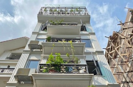 Bán gấp nhà phân lô Nguyễn Chí Thanh. 57m2, mt 4,5m, ô tô tránh giá 12,2 tỷ