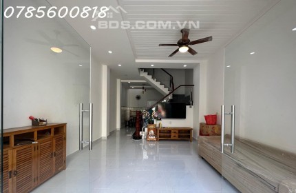 NHÀ ĐẸP HẺM THÔNG KHU P.LÔ Ô TÔ TỚI CỬA TT NHÀ BÈ.
DT 55M2(4,62 X12M) 
GIÁ 5,8 TỶ(TL).