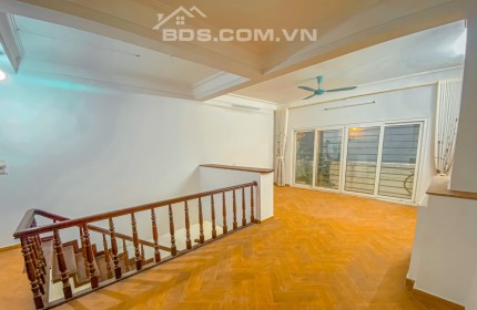SIÊU PHẨM NGÃ TƯ SỞ - Ô TÔ TRÁNH - PHÂN LÔ CÁN BỘ CAO CẤP - THÔNG SỐ VÀNG