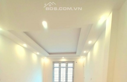 BÁN NHÀ THẠCH BÀN 2.75 TỶ  35m x 5 TẦNG Ô TÔ ĐỖ CỔNG