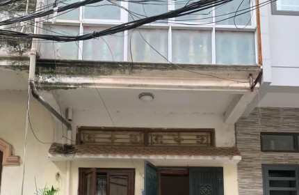 Bán nhà cũ khu vực Ba Đình, Hoàng Hoa Thám. 40m2 giá 4.2 tye