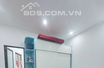 Bán nhà Đội Cấn, 30m2, 3 tầng, 3.1 tỷ.