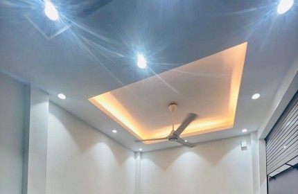 Bán nhà khu vực Đống Đa, Hào Nam 31m2 x 5 tầng giá 5.5 tỷ