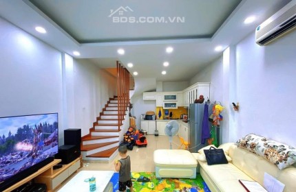 BÁN NHÀ NGÕ 79 CẦU GIẤY DIỆN TÍCH 30M2 - MẶT TIỀN 4M 5 TẦNG GẦN HỒ - GẦN Ô TÔ - NHÀ XÂY CHẮC CHẮN CÒN MỚI ĐẸP