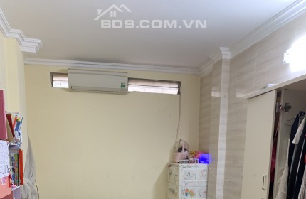 Bán nhà ngõ 550 Đê La Thành,15m2, MT 3,3m, 04 tầng,02 ngủ, 02 vệ sinh.Ngõ 2 xe tránh nhau.