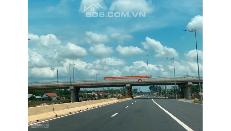 BÁN NHANH 1000M2 ĐẤT Ở NGAY CHỢ, TRƯỜNG HỌC NẰM TRONG THỊ XÃ DÂN ĐÔNG. GIÁ BÁN 190 TRIỆU