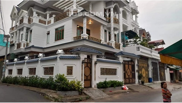 CHÍNH CHỦ BÁN NHÀ TRUNG MỸ TÂY, 5 x19m, Ô TÔ NGỦ TRONG NHÀ, SỔ ĐẸP, GIÁ TỐT
