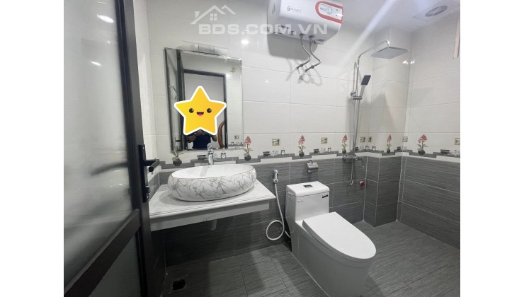 Bán Nhà Gia Thụy , Long Biên 30M x 5T , Sát Ô Tô Tránh , Chủ Cần Bán Gấp . Giá 3.3 Tỷ