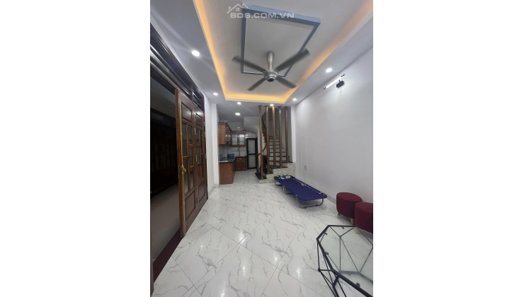 Bán Nhà Gia Thụy , Long Biên 30M x 5T , Sát Ô Tô Tránh , Chủ Cần Bán Gấp . Giá 3.3 Tỷ